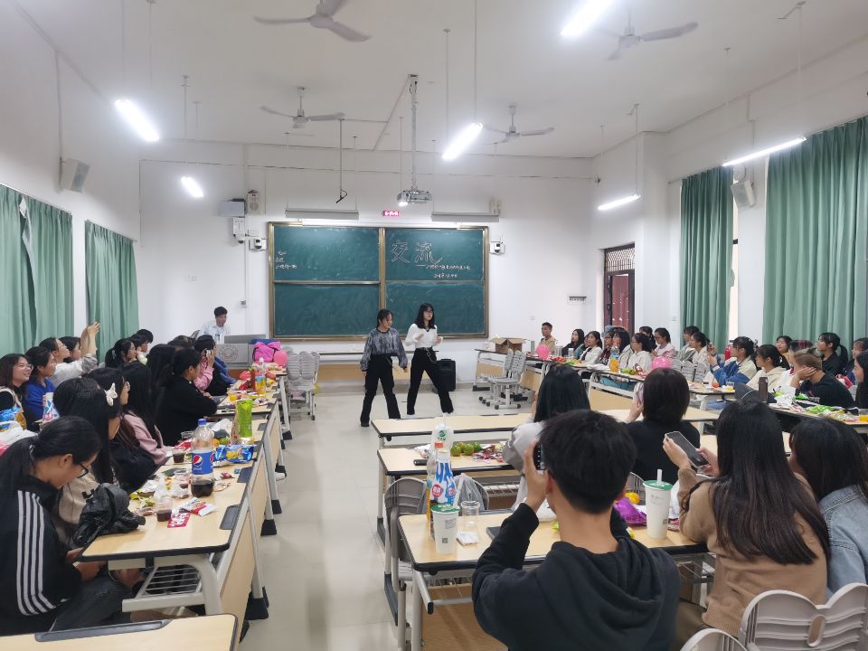 学院2020级地理科学一班与2021级地理科学类三班成功举行班级联谊活动